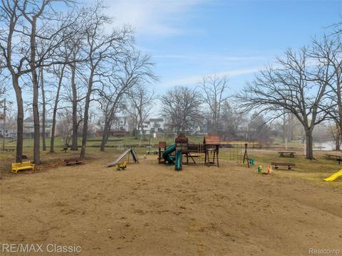 Tiny photo for 3642 Ashview Street, West Bloomfield Charter Township, MI 48324 (MLS # 20261018401)