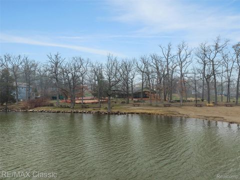 Tiny photo for 3642 Ashview Street, West Bloomfield Charter Township, MI 48324 (MLS # 20261018401)