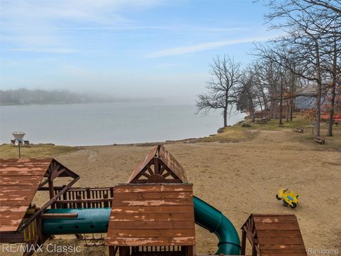 Tiny photo for 3642 Ashview Street, West Bloomfield Charter Township, MI 48324 (MLS # 20261018401)