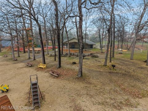 Tiny photo for 3642 Ashview Street, West Bloomfield Charter Township, MI 48324 (MLS # 20261018401)