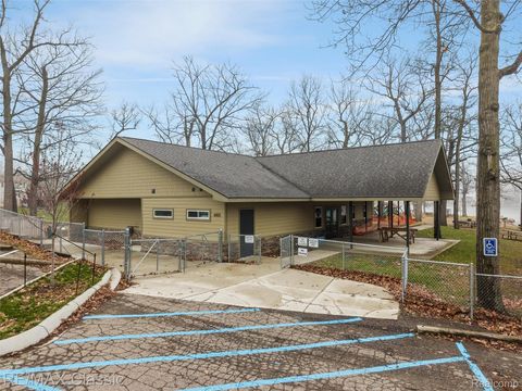 Tiny photo for 3642 Ashview Street, West Bloomfield Charter Township, MI 48324 (MLS # 20261018401)