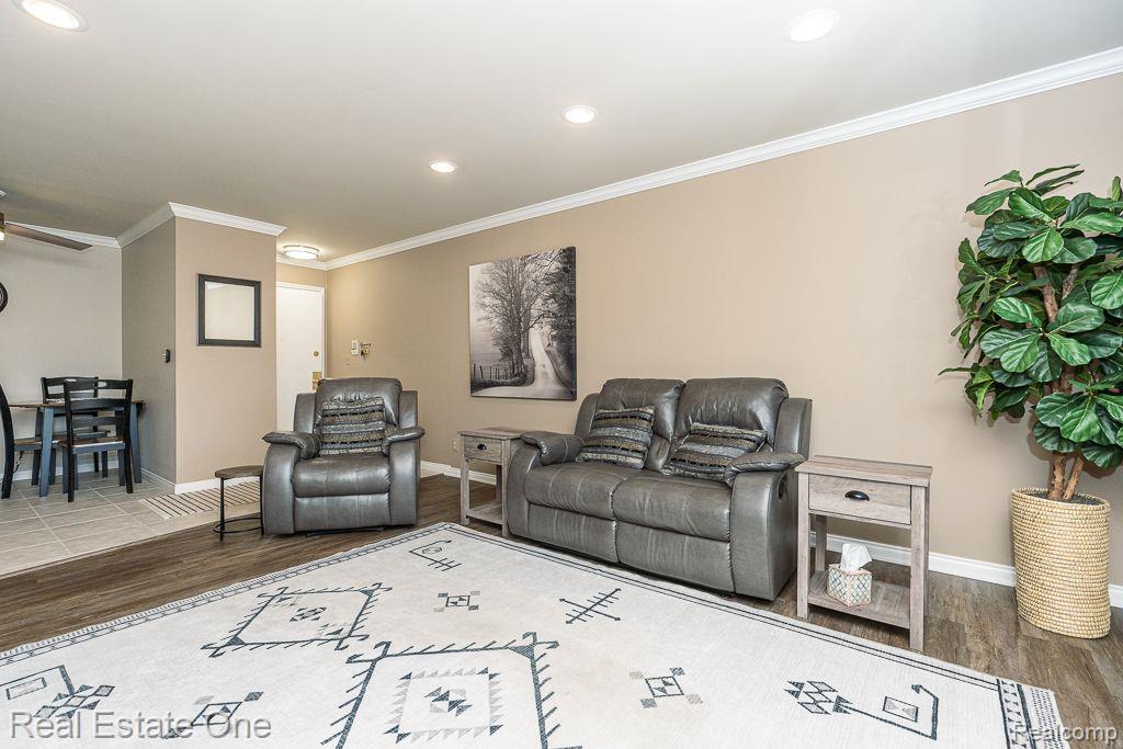 803 PLATE Street 204