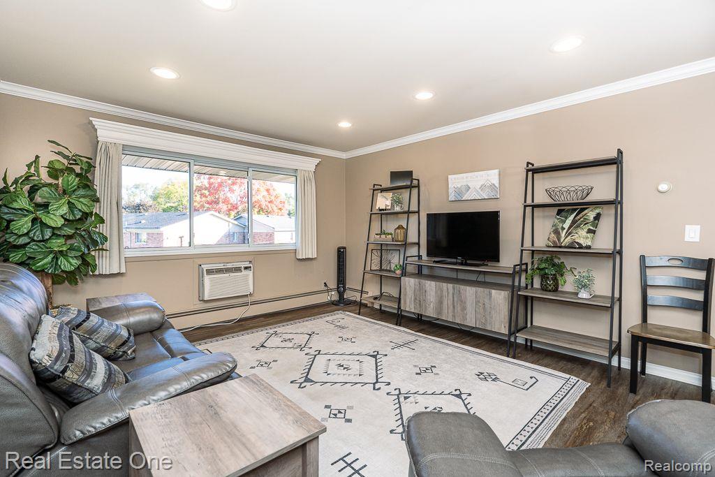 803 PLATE Street 204