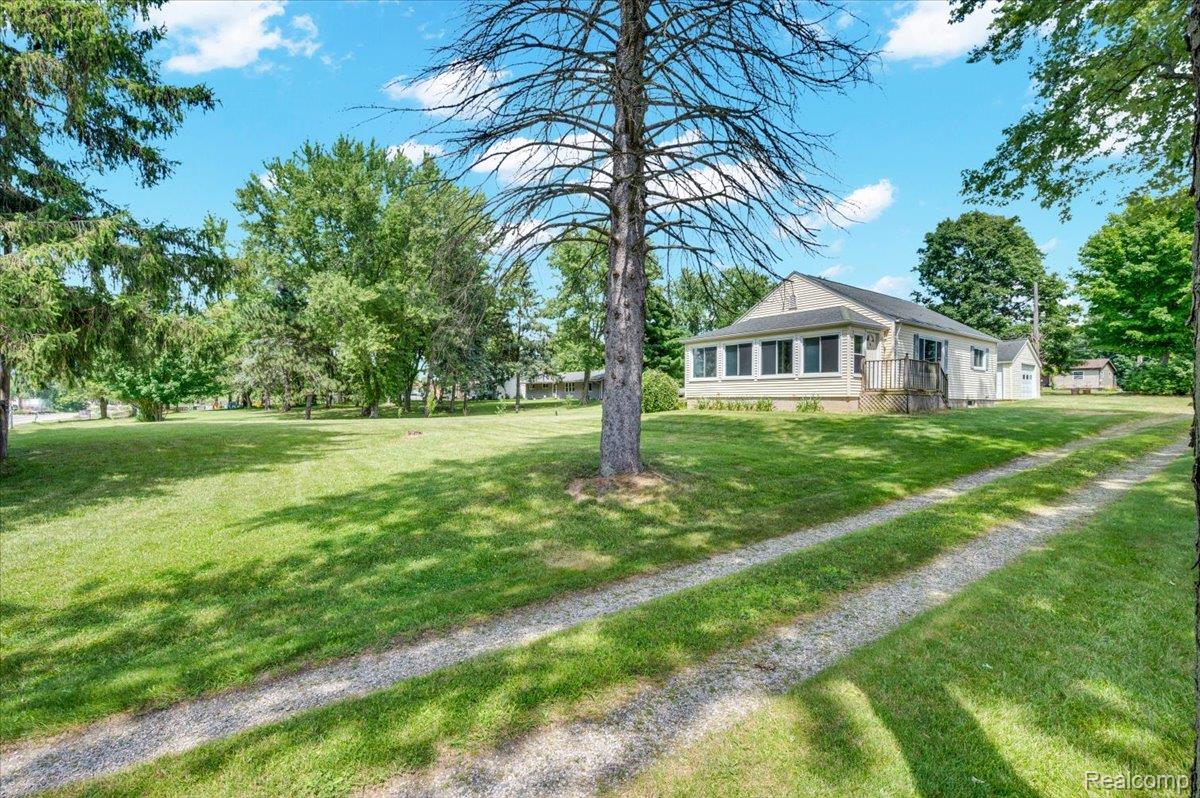 3852 N Lapeer Road