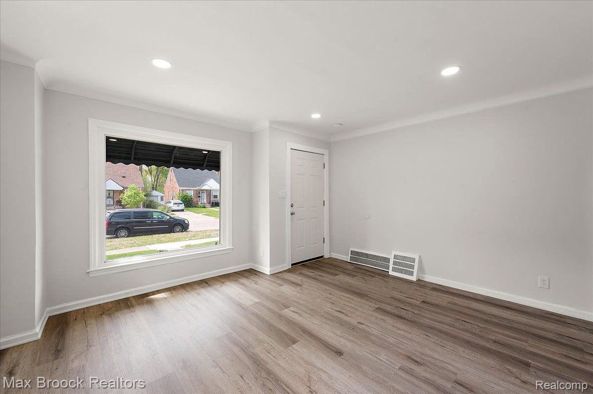 21392 BETHLAWN Boulevard