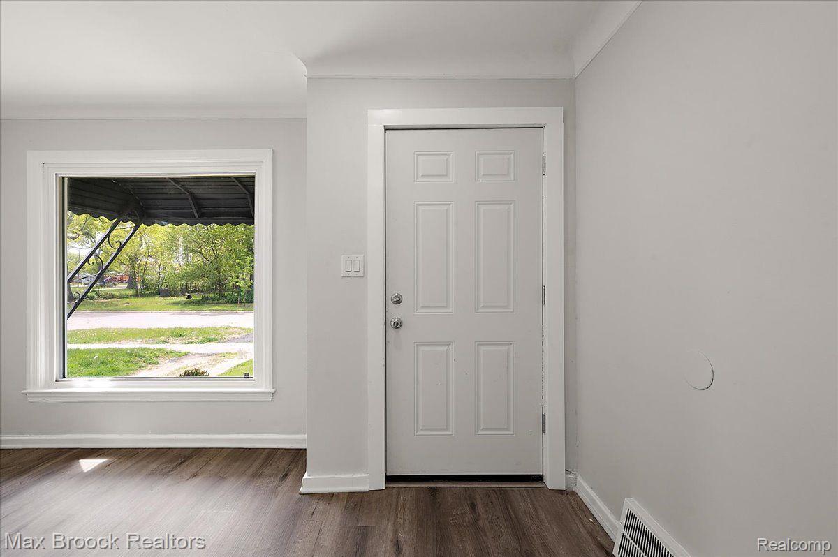 21392 BETHLAWN Boulevard