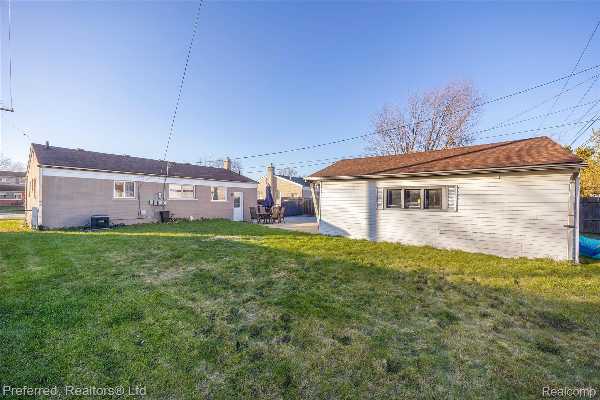 8516 N Hubbard Street