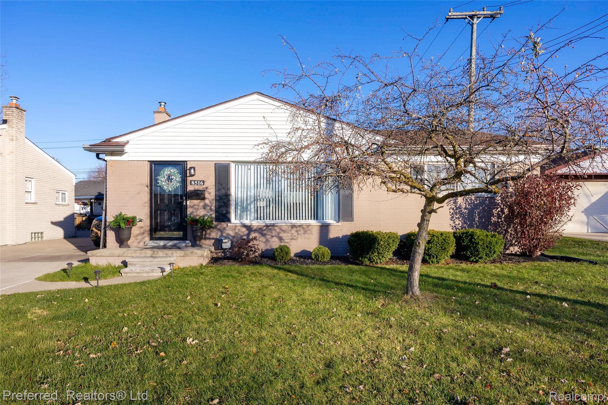 8516 N Hubbard Street