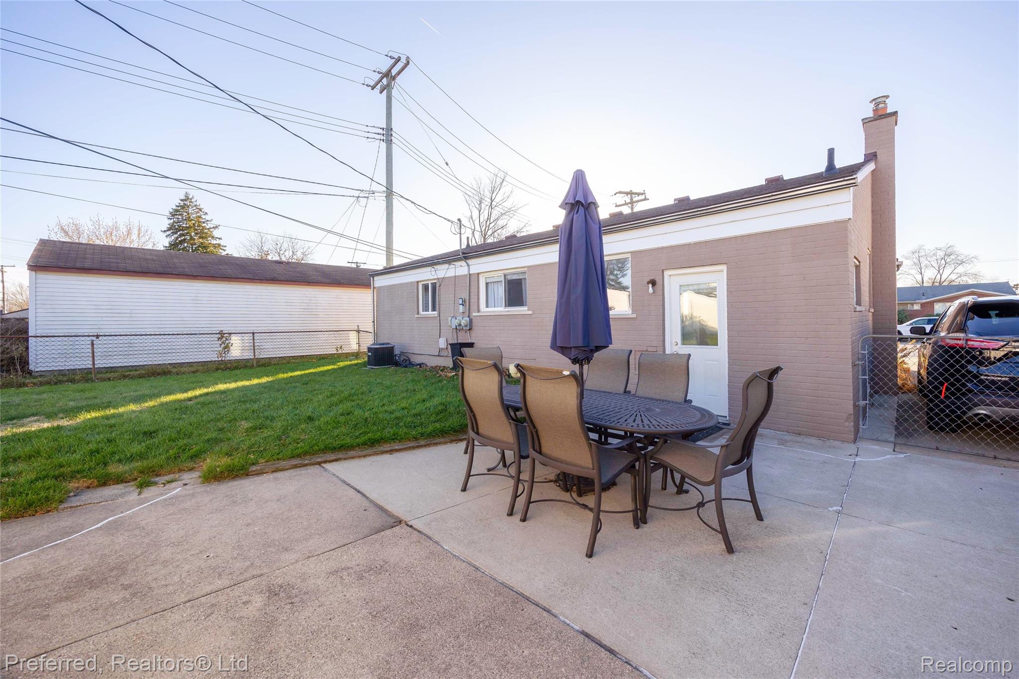 8516 N Hubbard Street