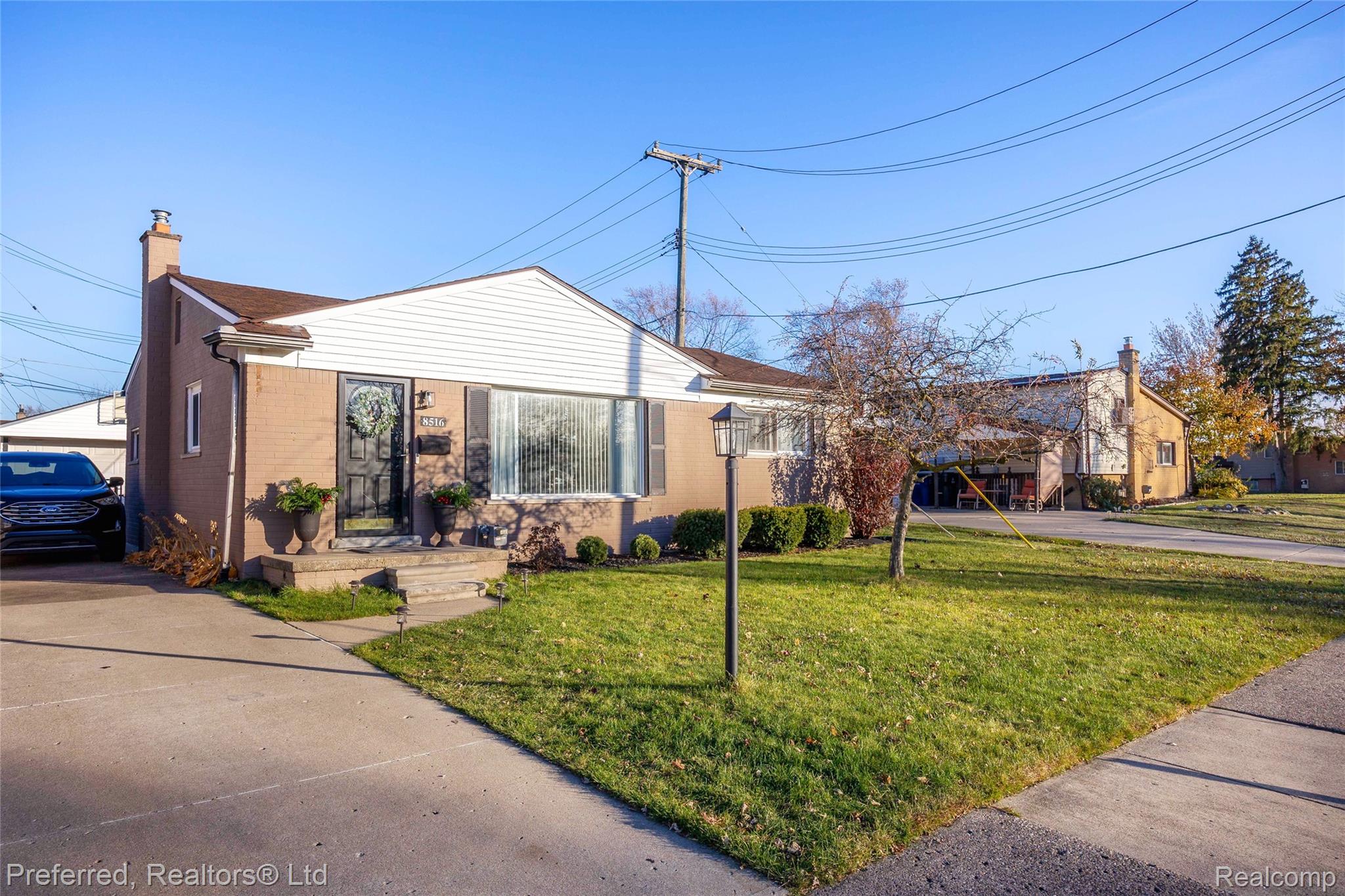 8516 N Hubbard Street