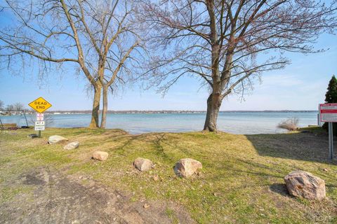 Tiny photo for 151 N Lakeview Boulevard, Rollin Township, MI 49253 (MLS # 56050203244)