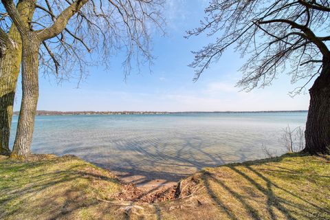 Tiny photo for 151 N Lakeview Boulevard, Rollin Township, MI 49253 (MLS # 56050203244)