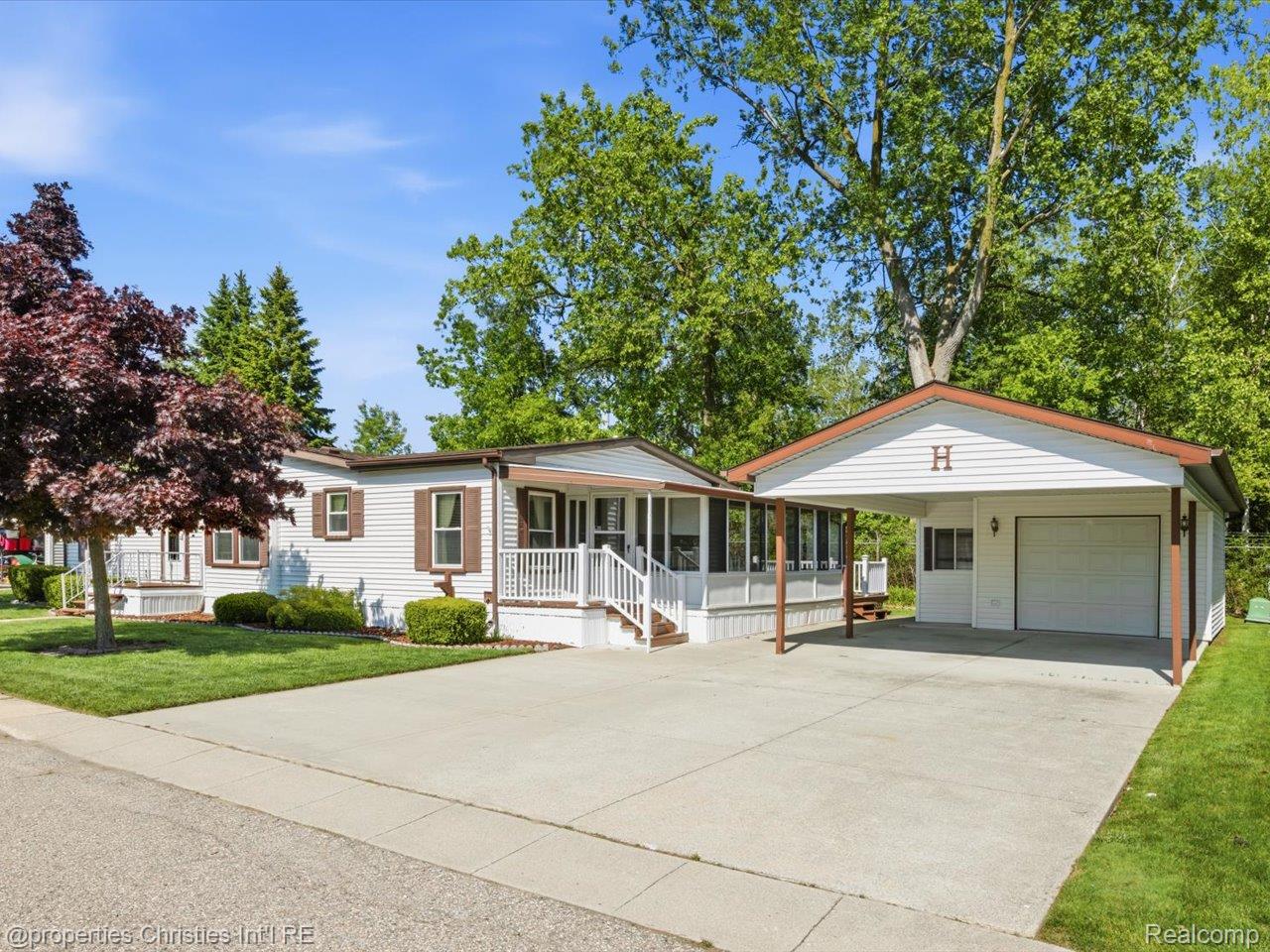 3333 Ravenswood Road 81