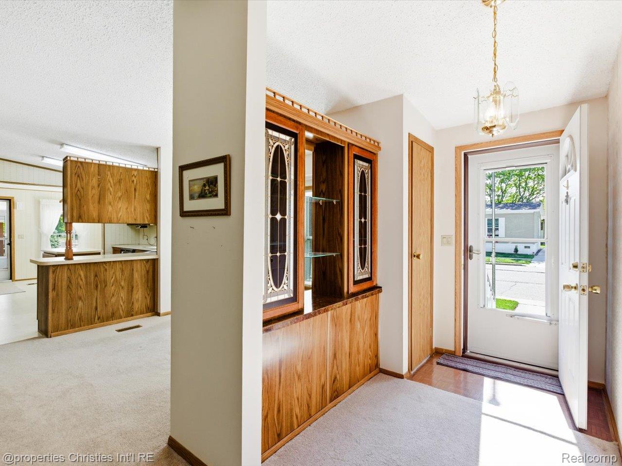 3333 Ravenswood Road 81