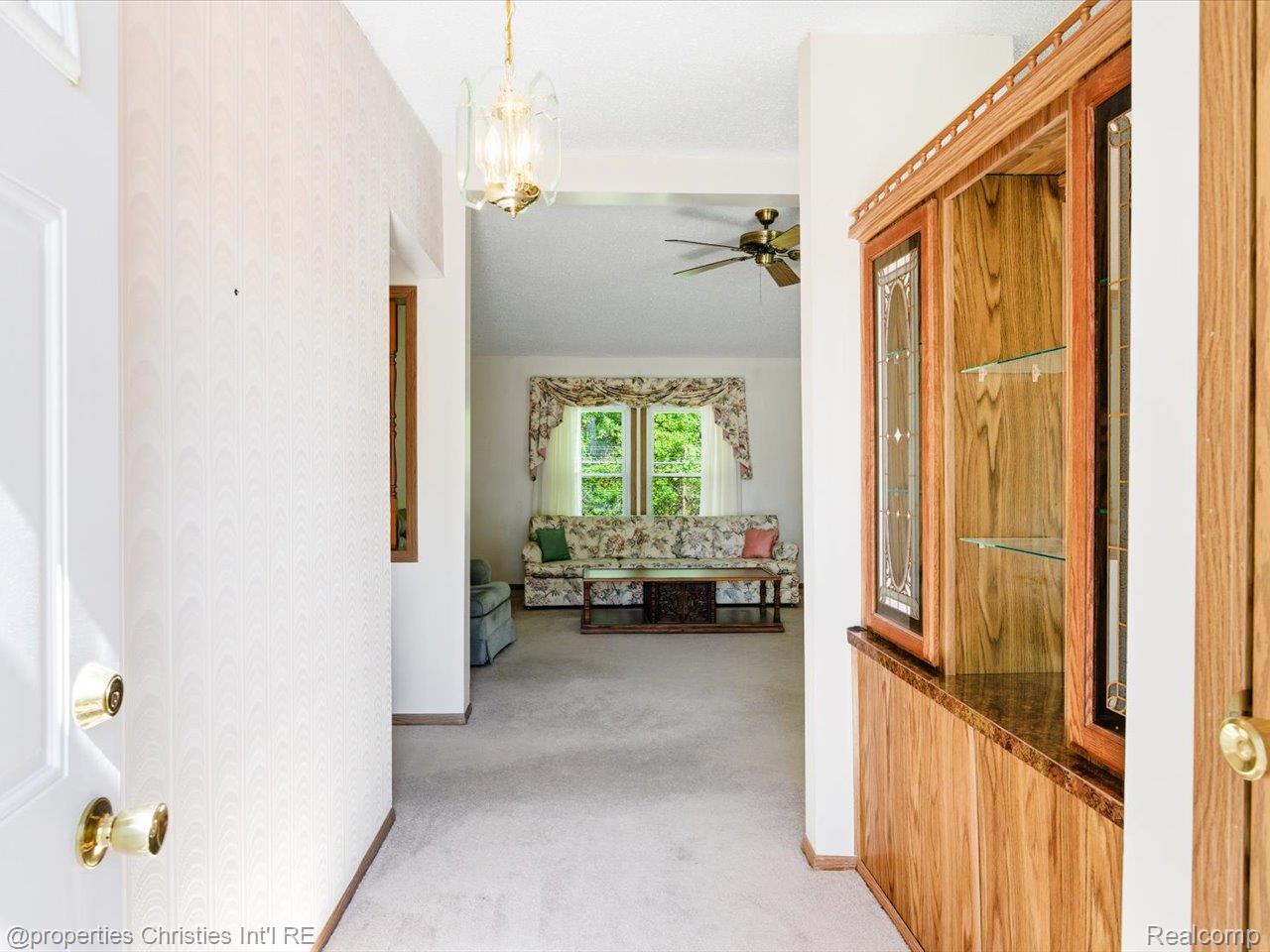 3333 Ravenswood Road 81