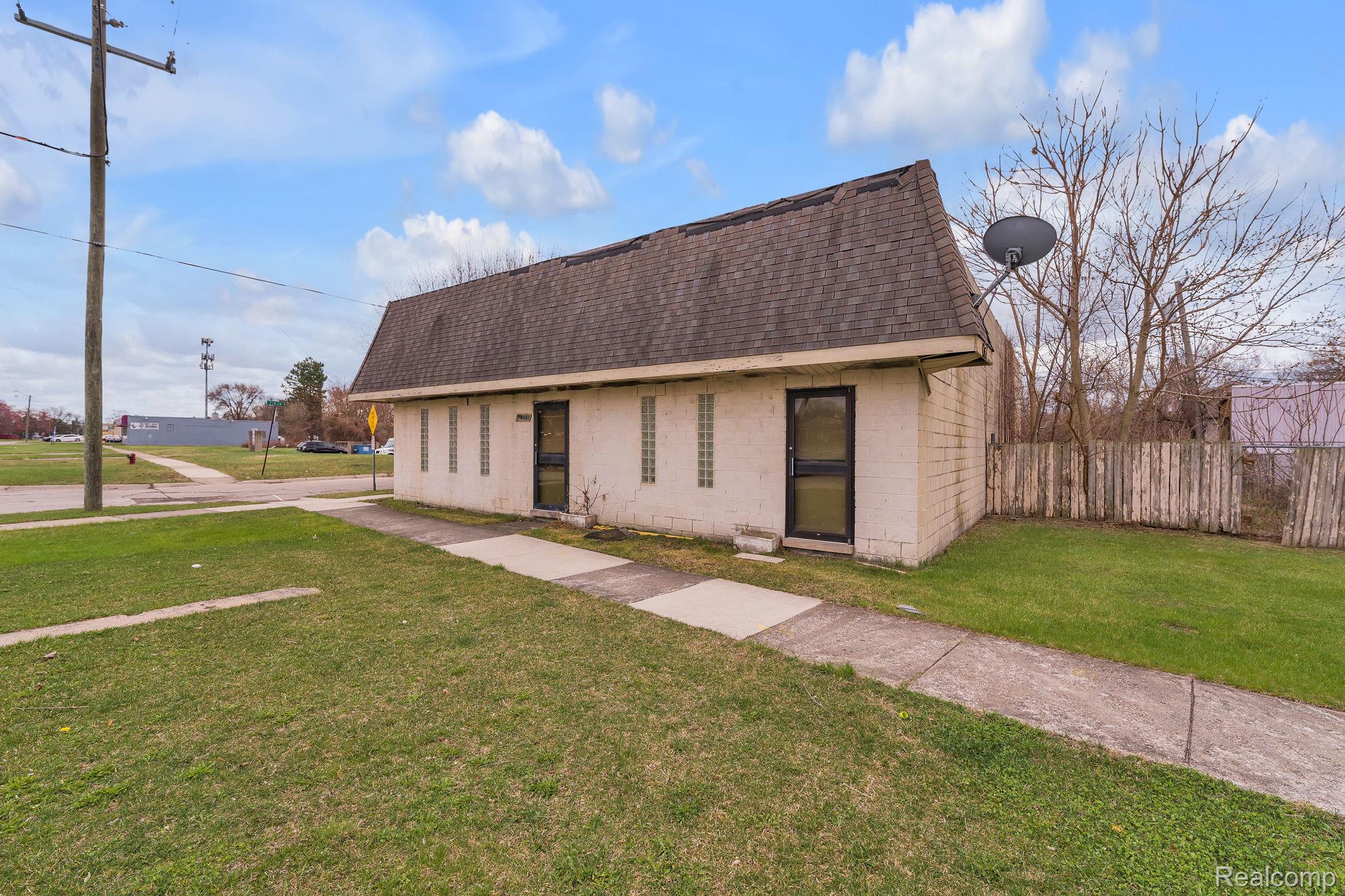 24501 Ann Arbor Trail