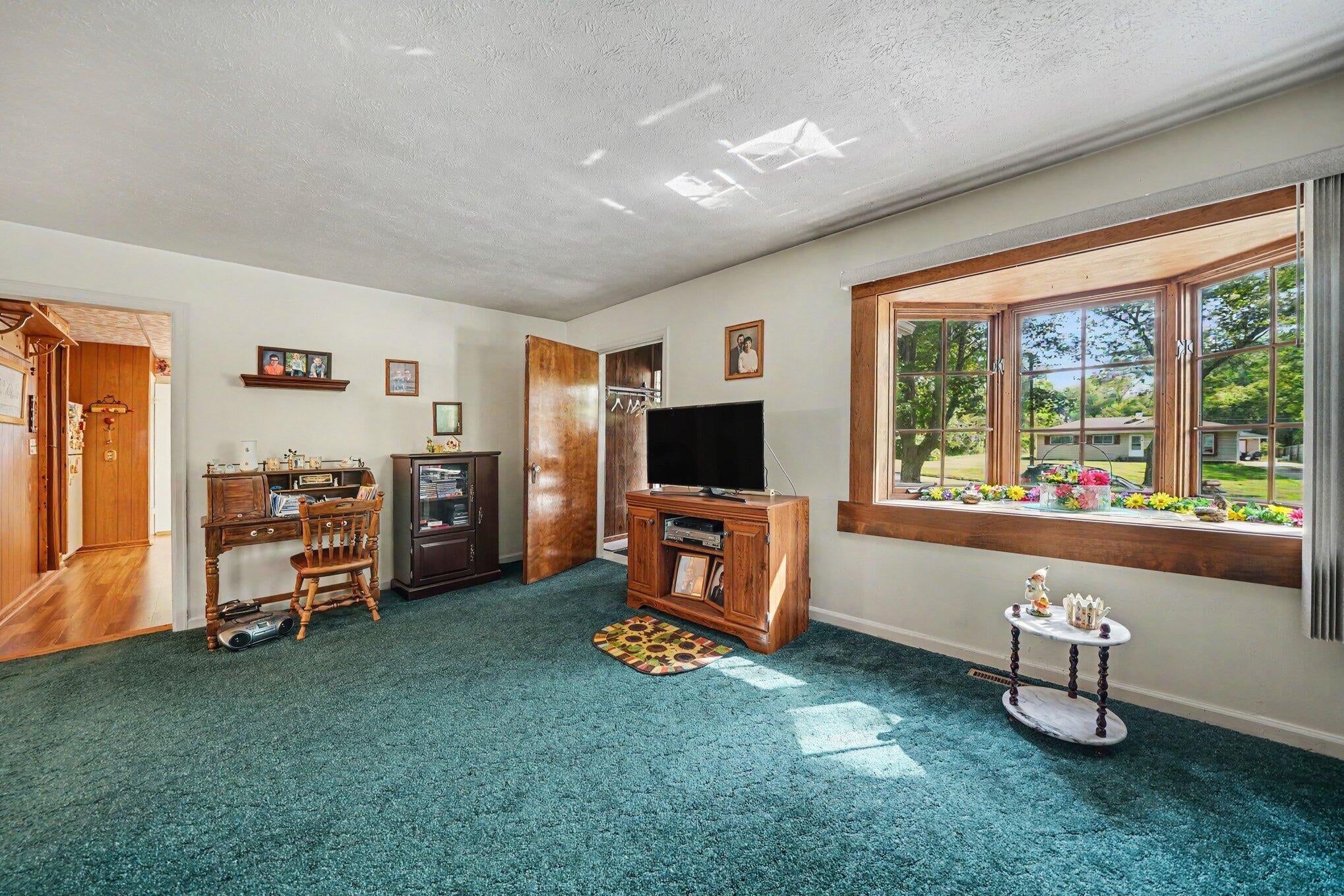2 S Fairview Avenue