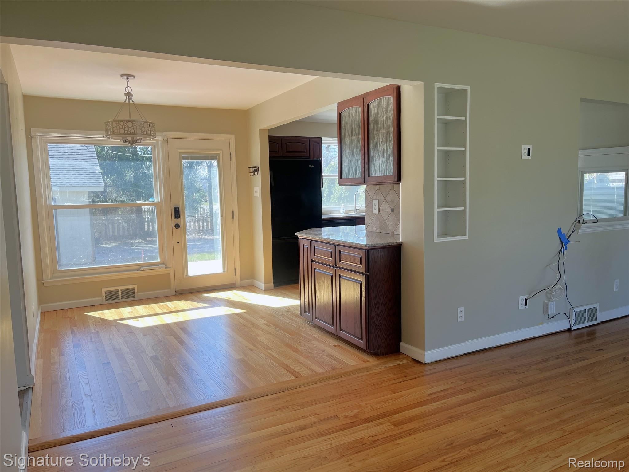 15859 BUCKINGHAM Avenue