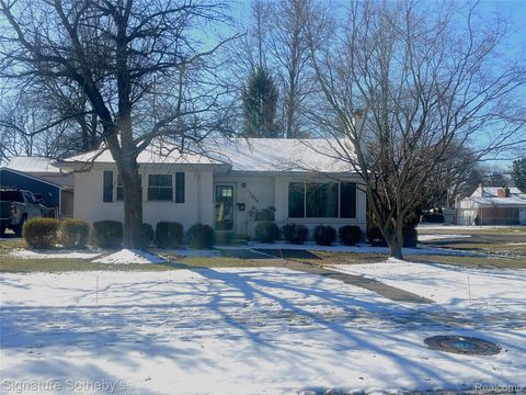 15859 BUCKINGHAM Avenue Beverly Hills Village MI 48025