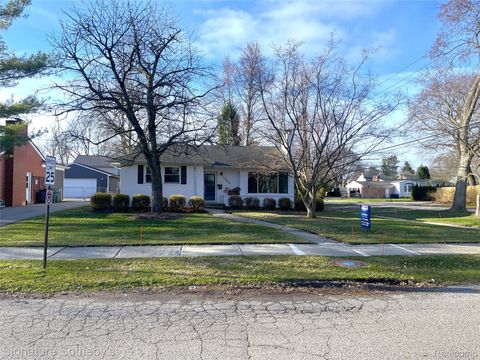 15859 BUCKINGHAM Avenue Beverly Hills Village MI 48025