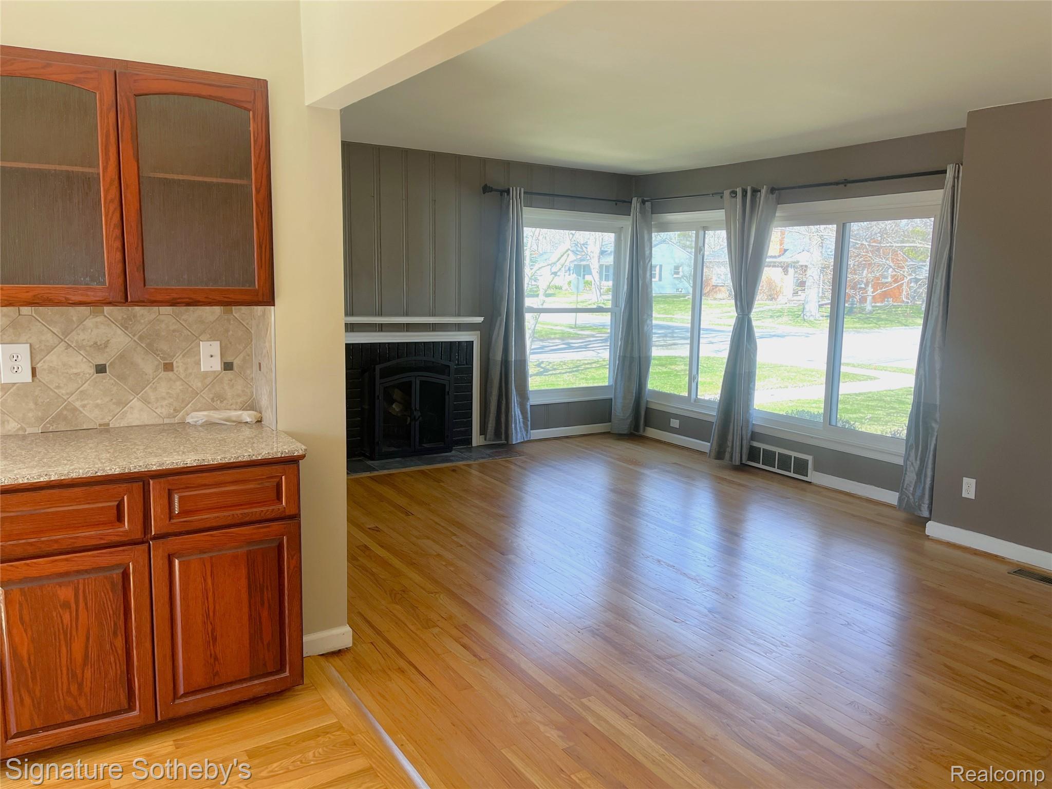 15859 BUCKINGHAM Avenue