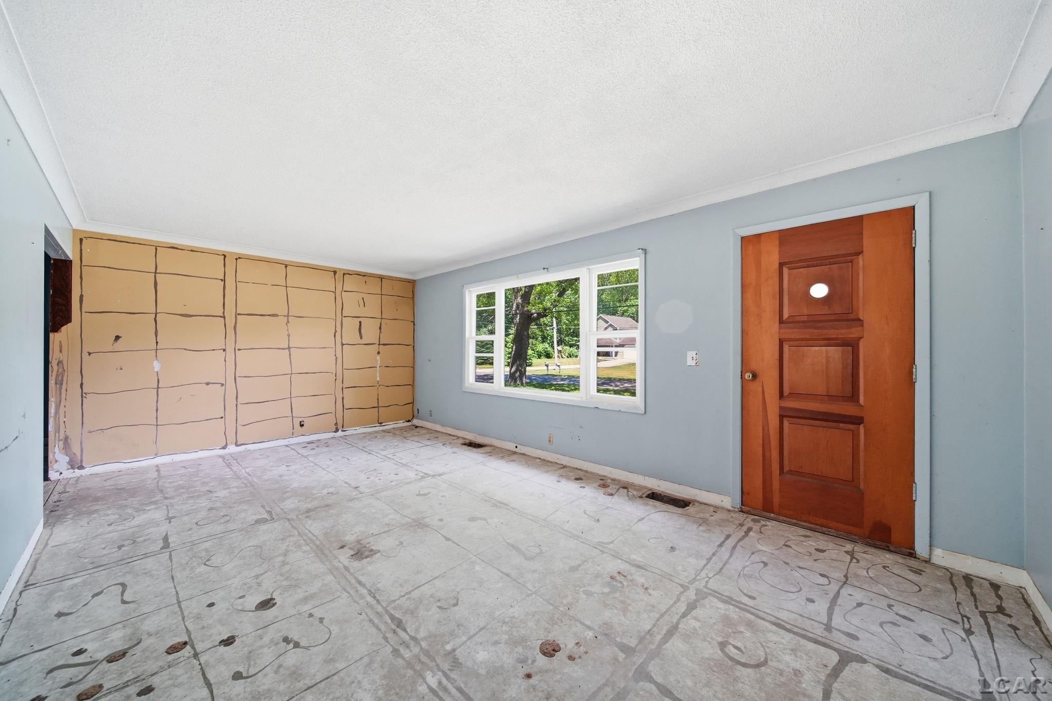 3940 Round Lake Highway