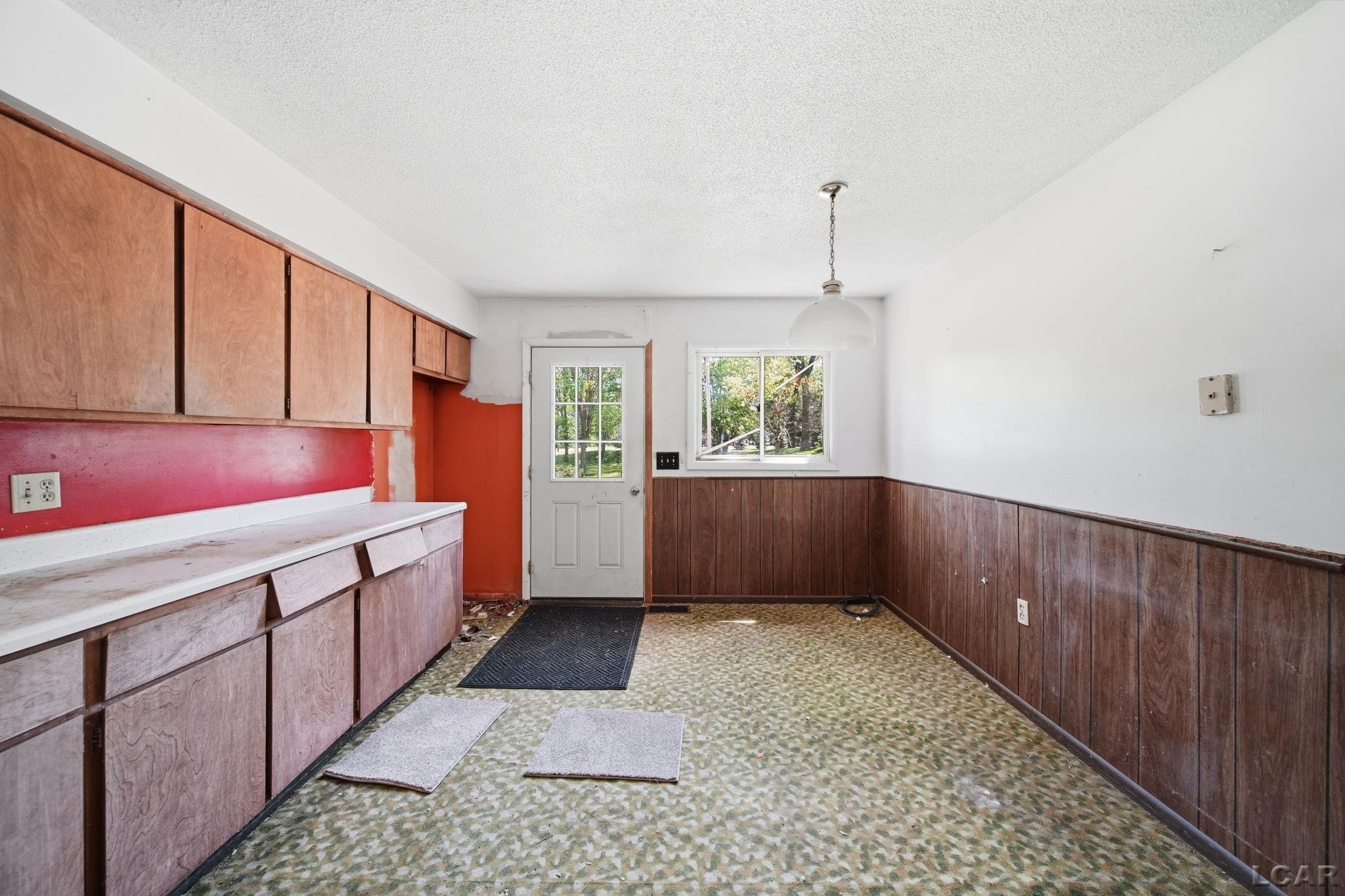 3940 Round Lake Highway