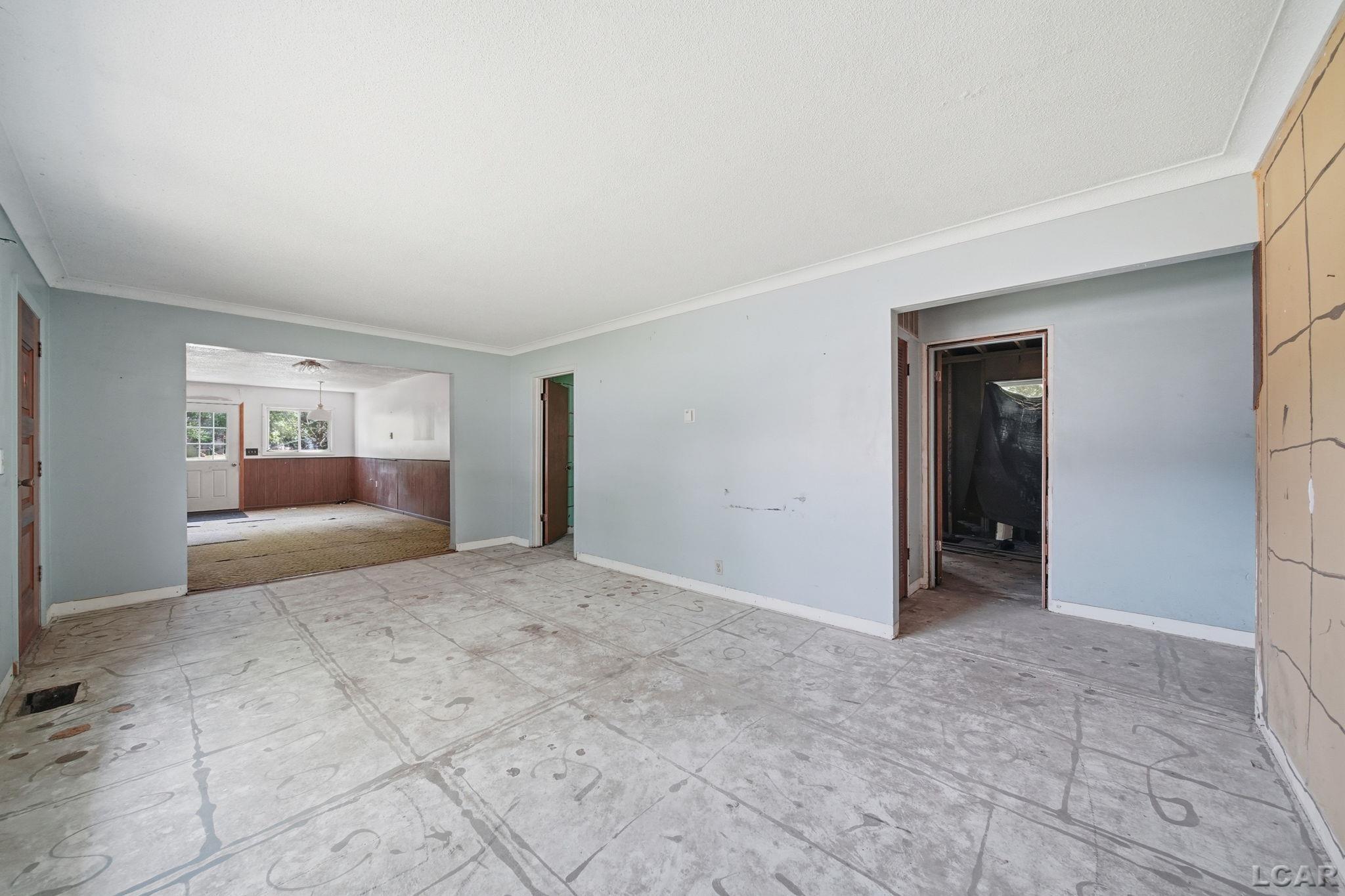 3940 Round Lake Highway