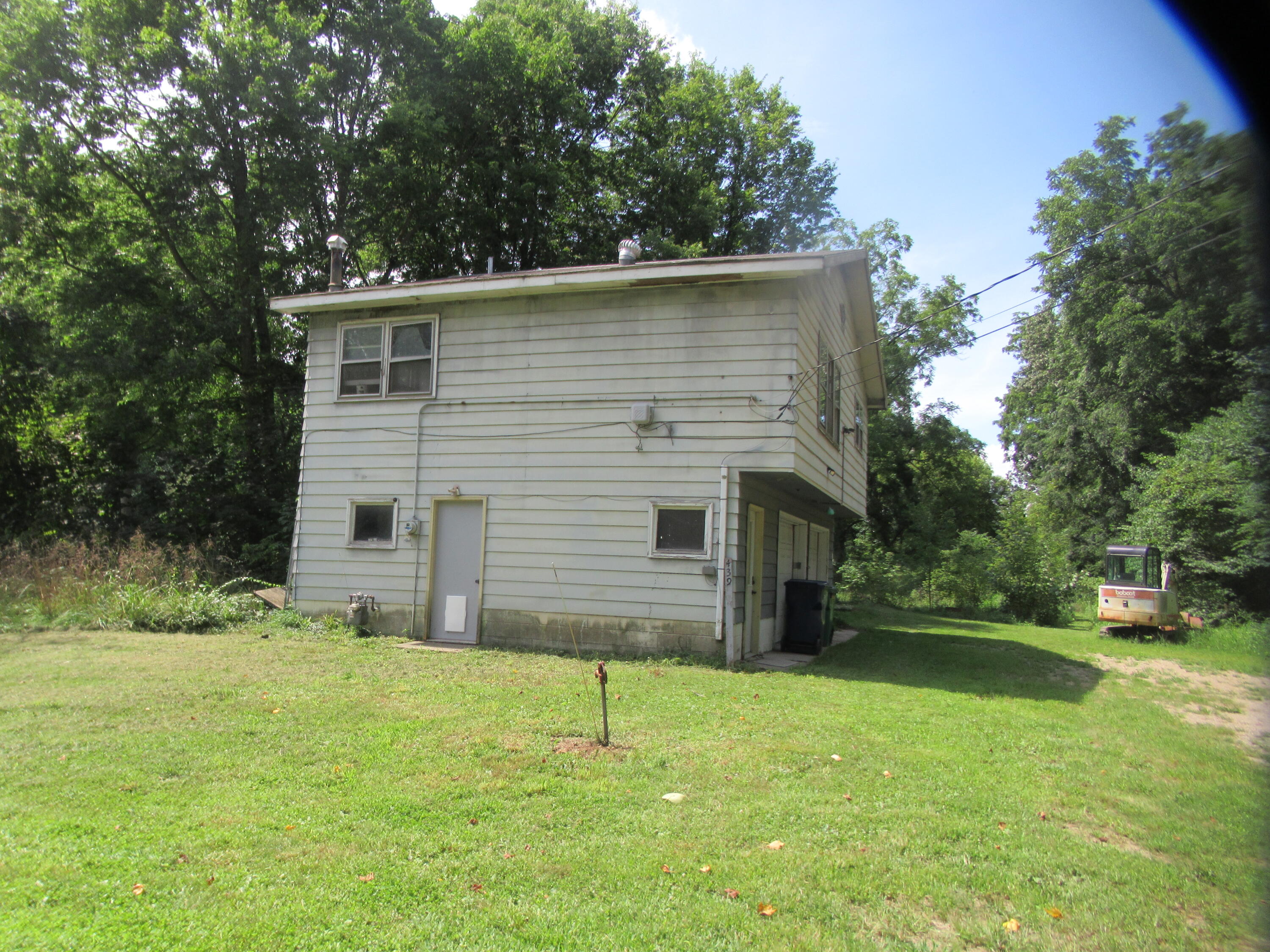 437 N Broadway Street
