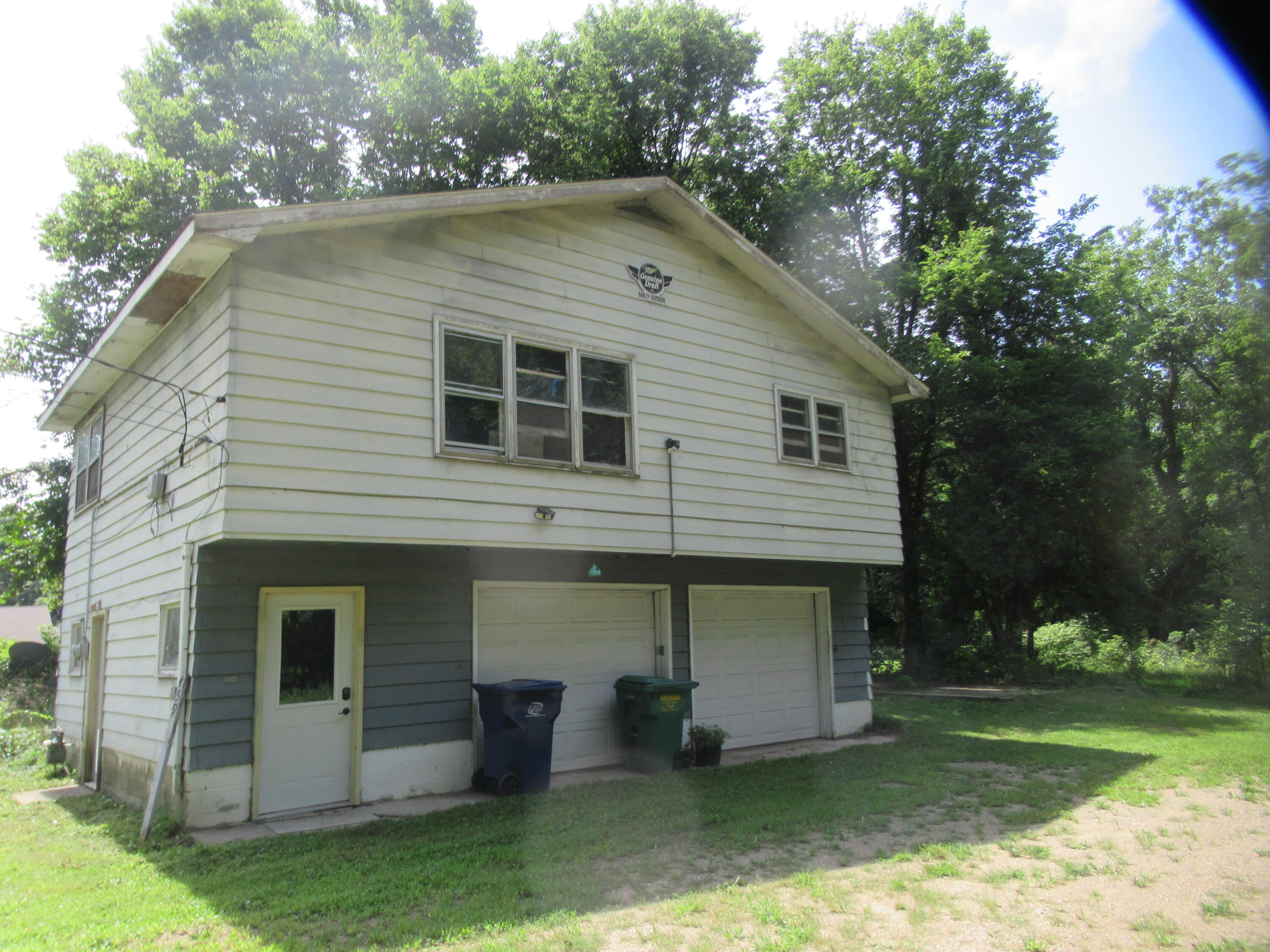 437 N Broadway Street