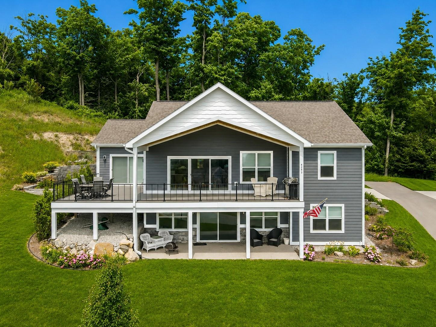 4245 Eagles View