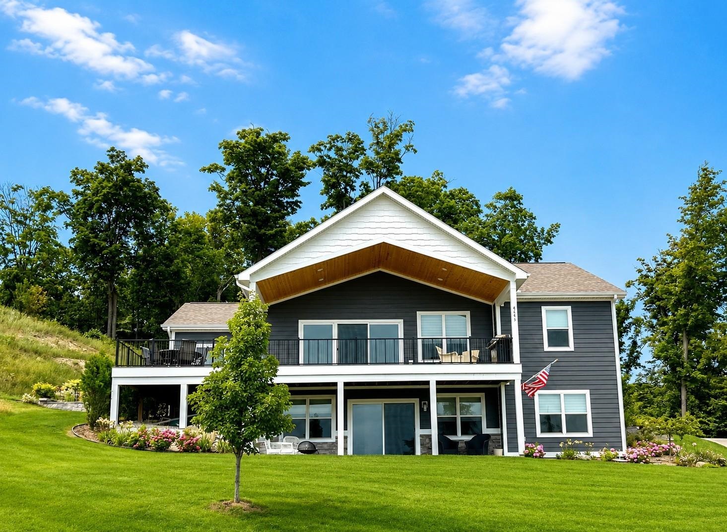 4245 Eagles View