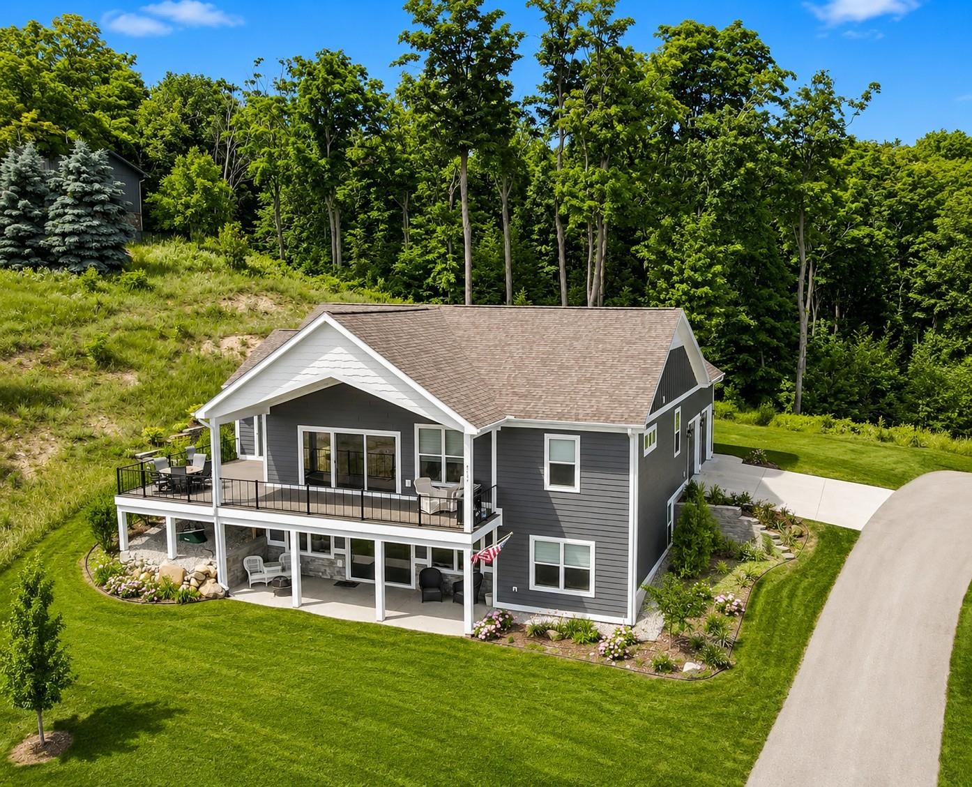 4245 Eagles View
