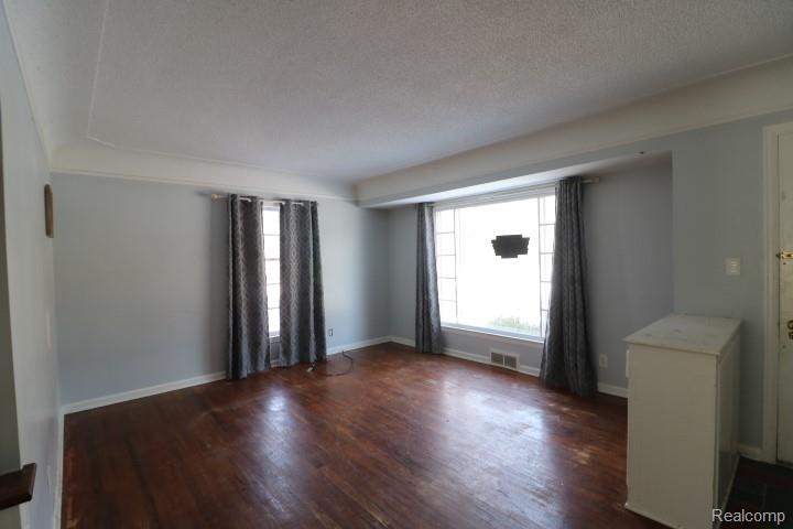 1909 Welch Boulevard