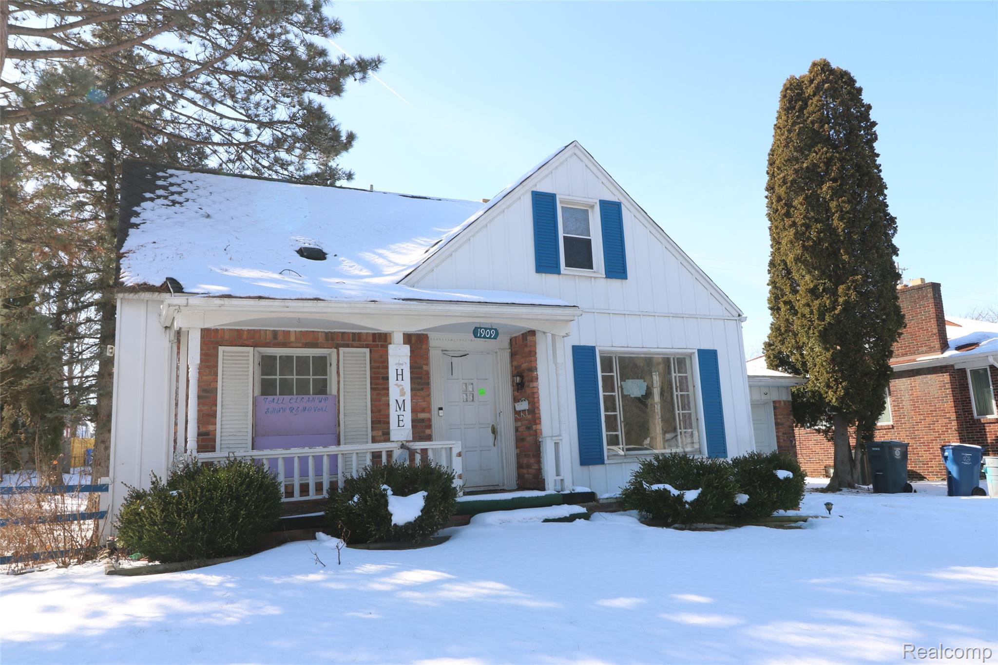 1909 Welch Boulevard