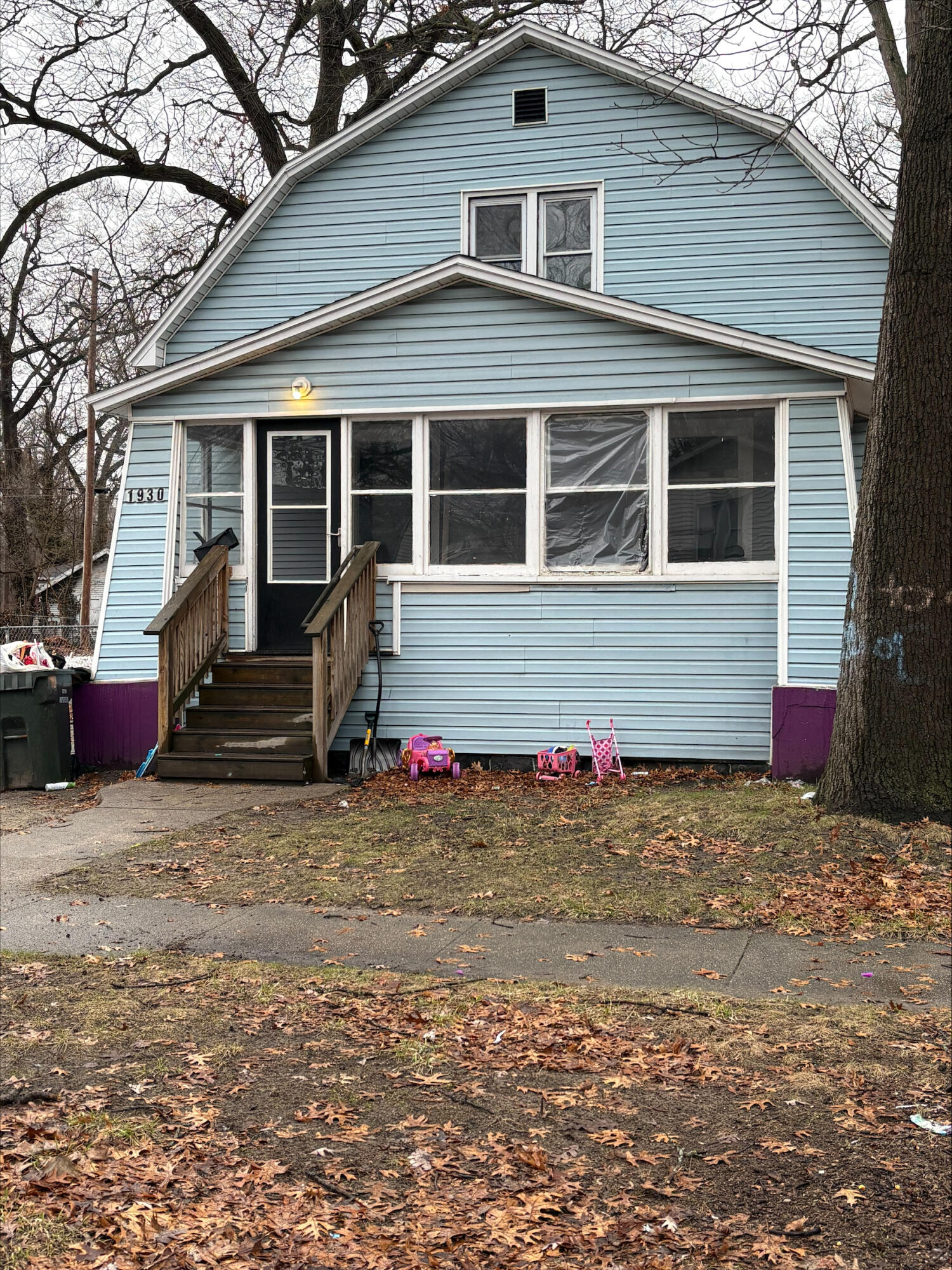 1930 &1945 Leahy Street