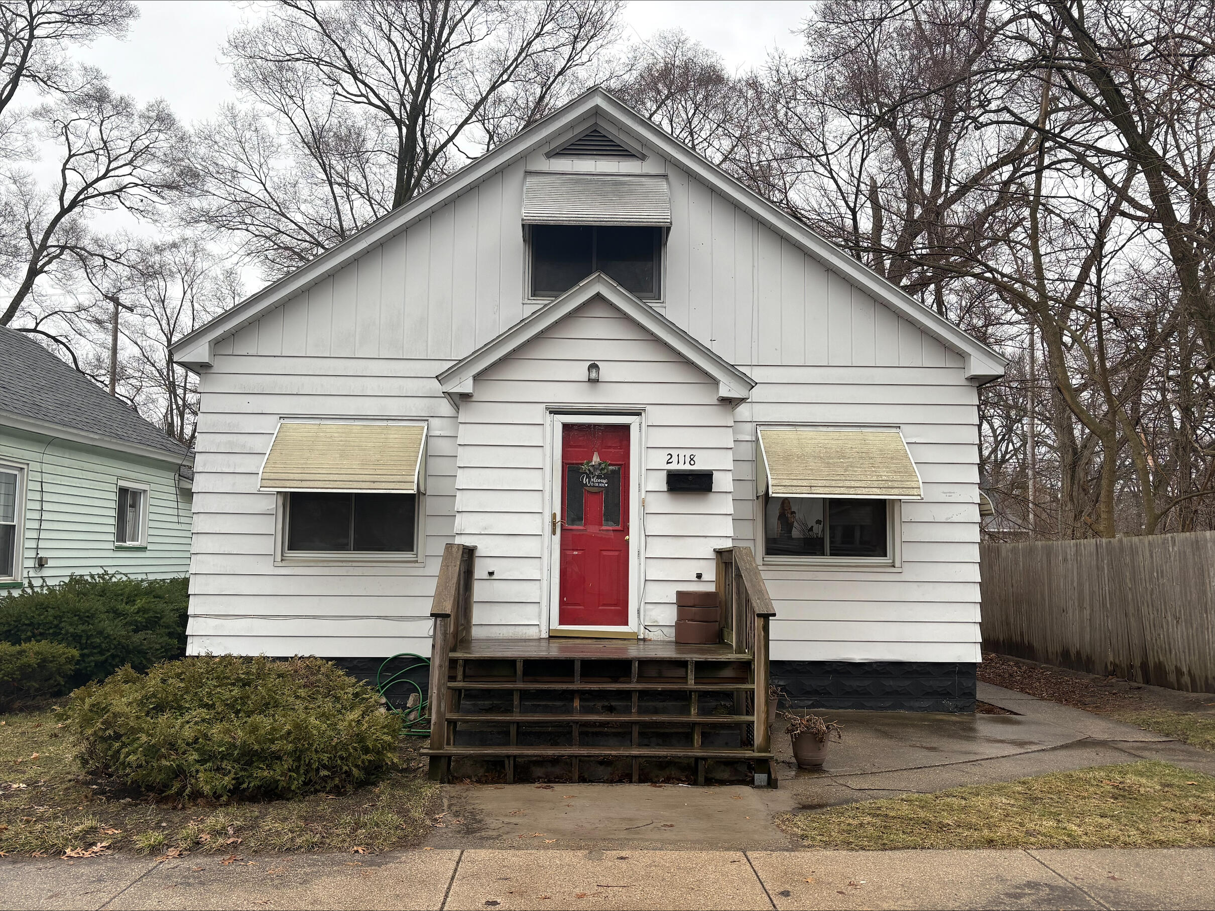 1930 &1945 Leahy Street