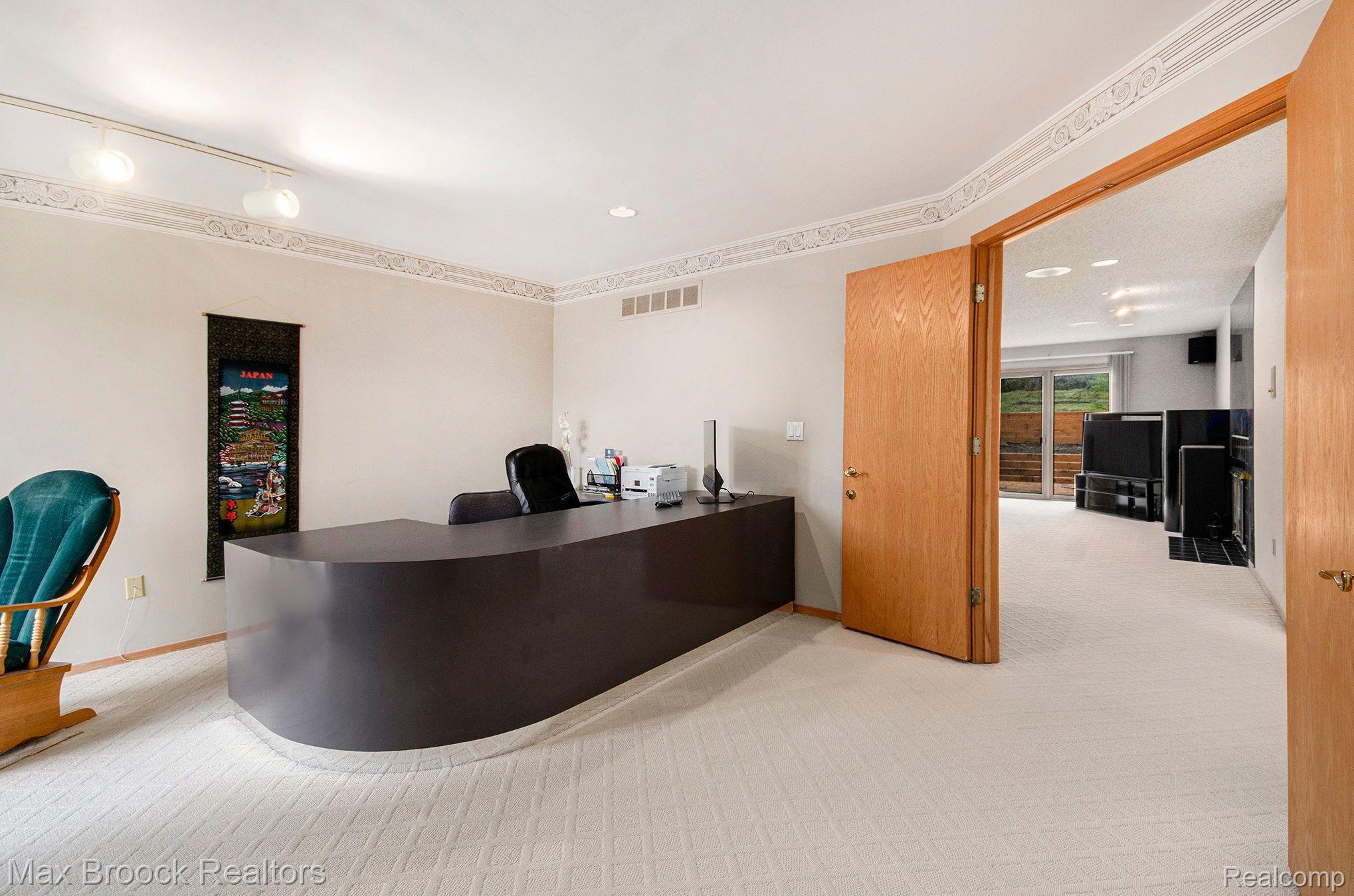 5322 Pond Bluff Drive
