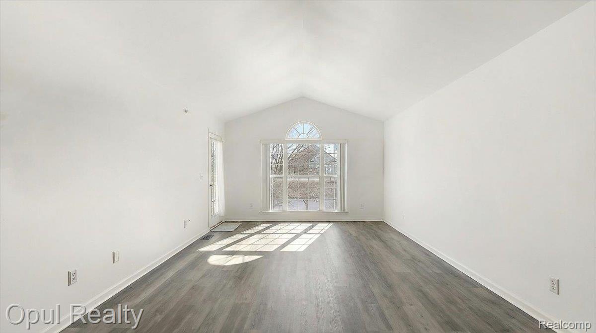 28263 Oakmonte Circle