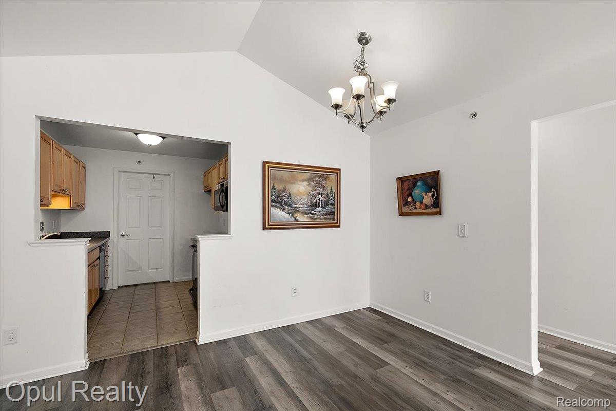 28263 Oakmonte Circle