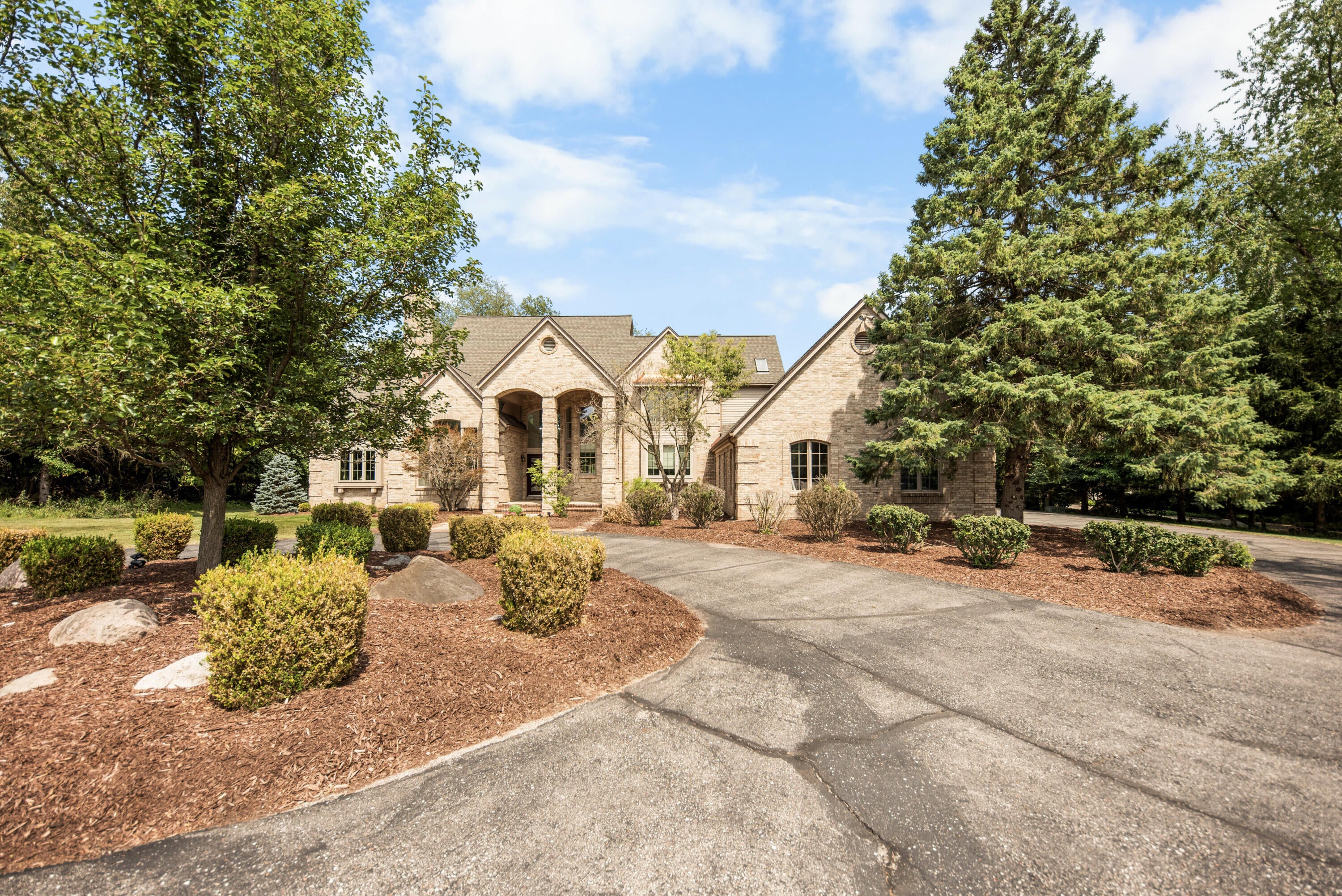 2086 Valleyview Drive