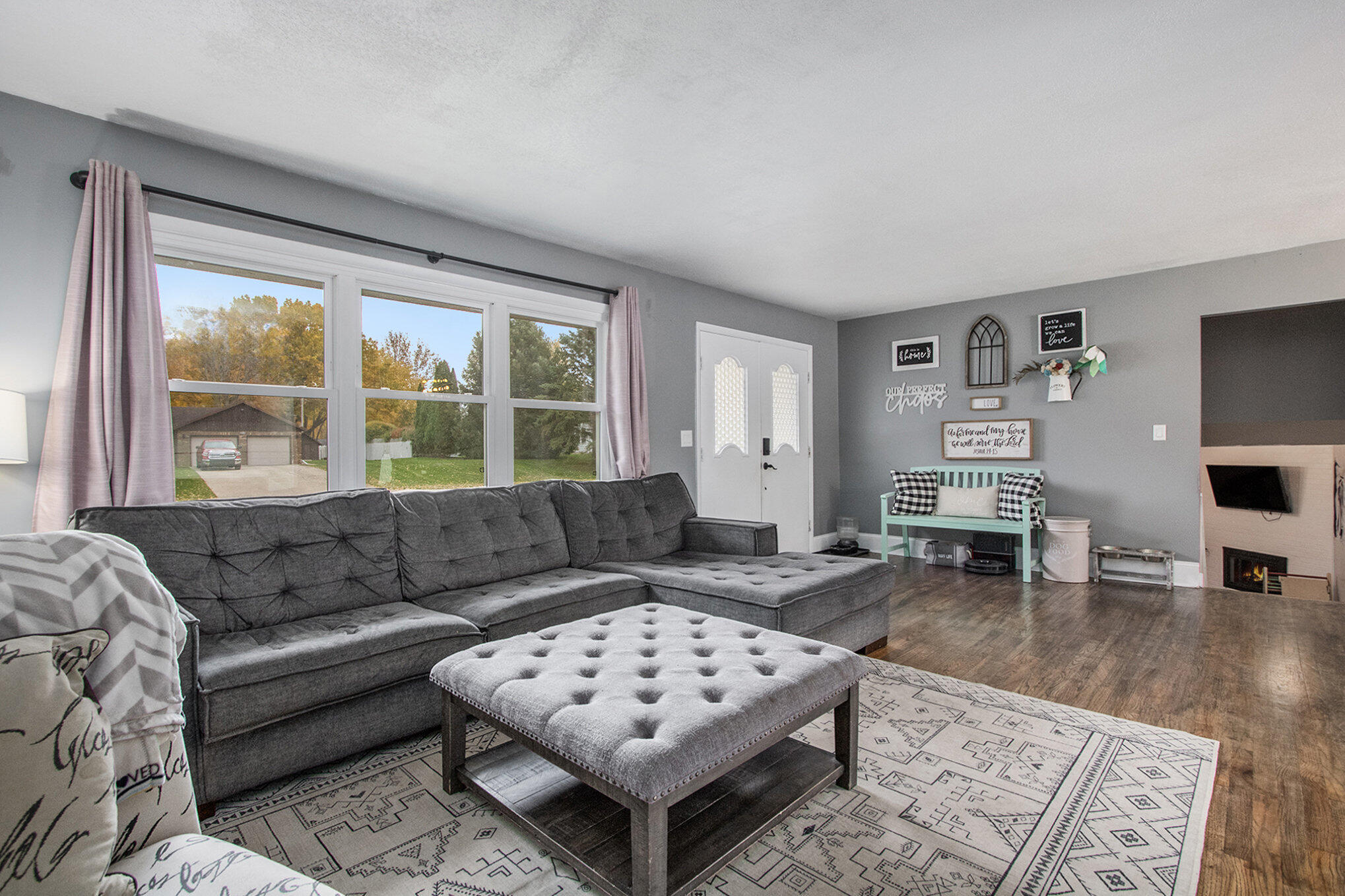 15902 Meadowview Drive