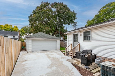 Tiny photo for 409 Madison Street, Grosse Pointe Farms City, MI 48236 (MLS # 58050223680)