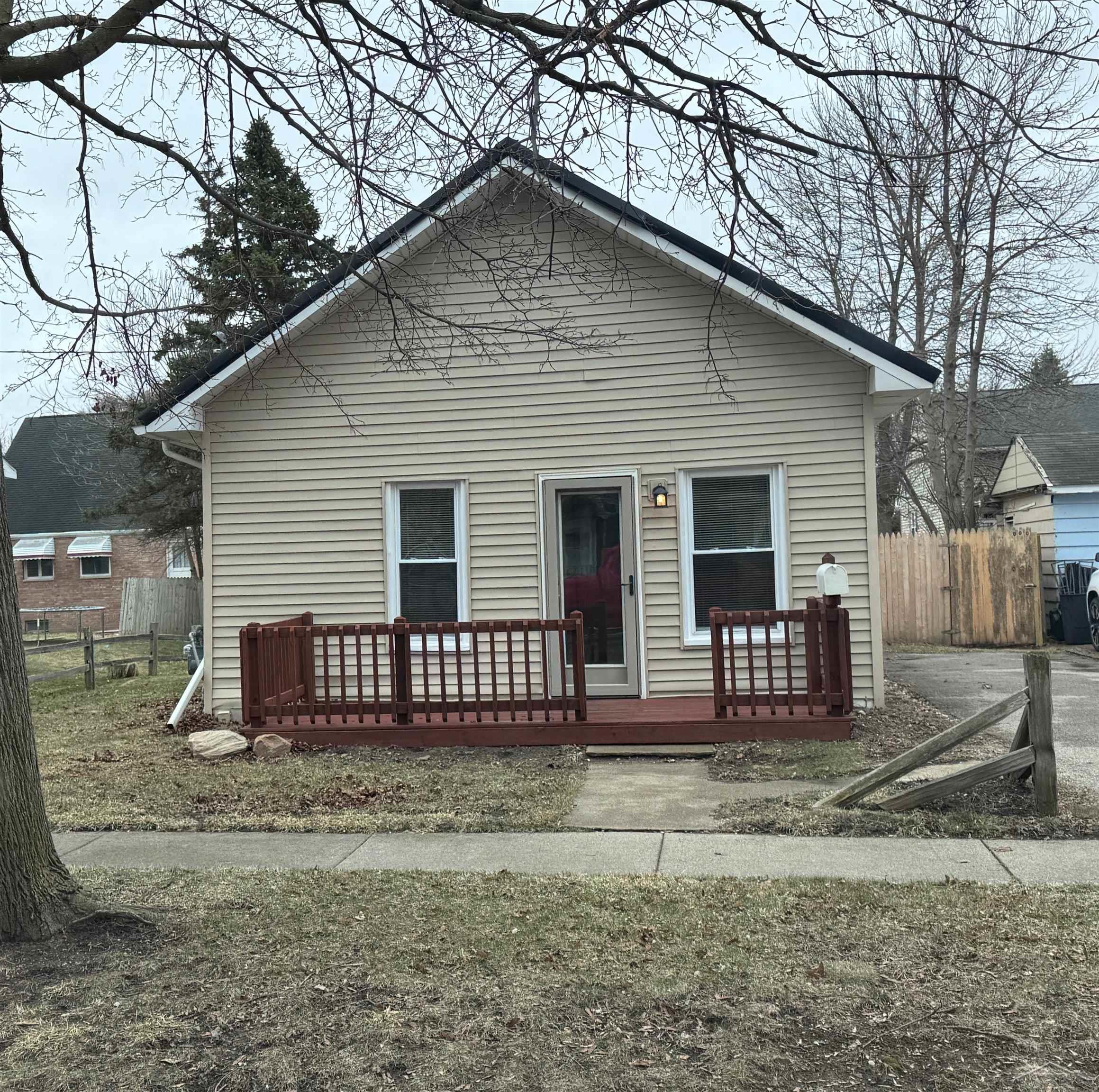 1904 James Street