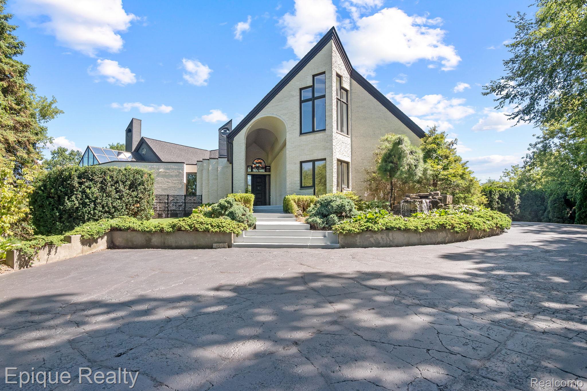 4912 Oakwood Court