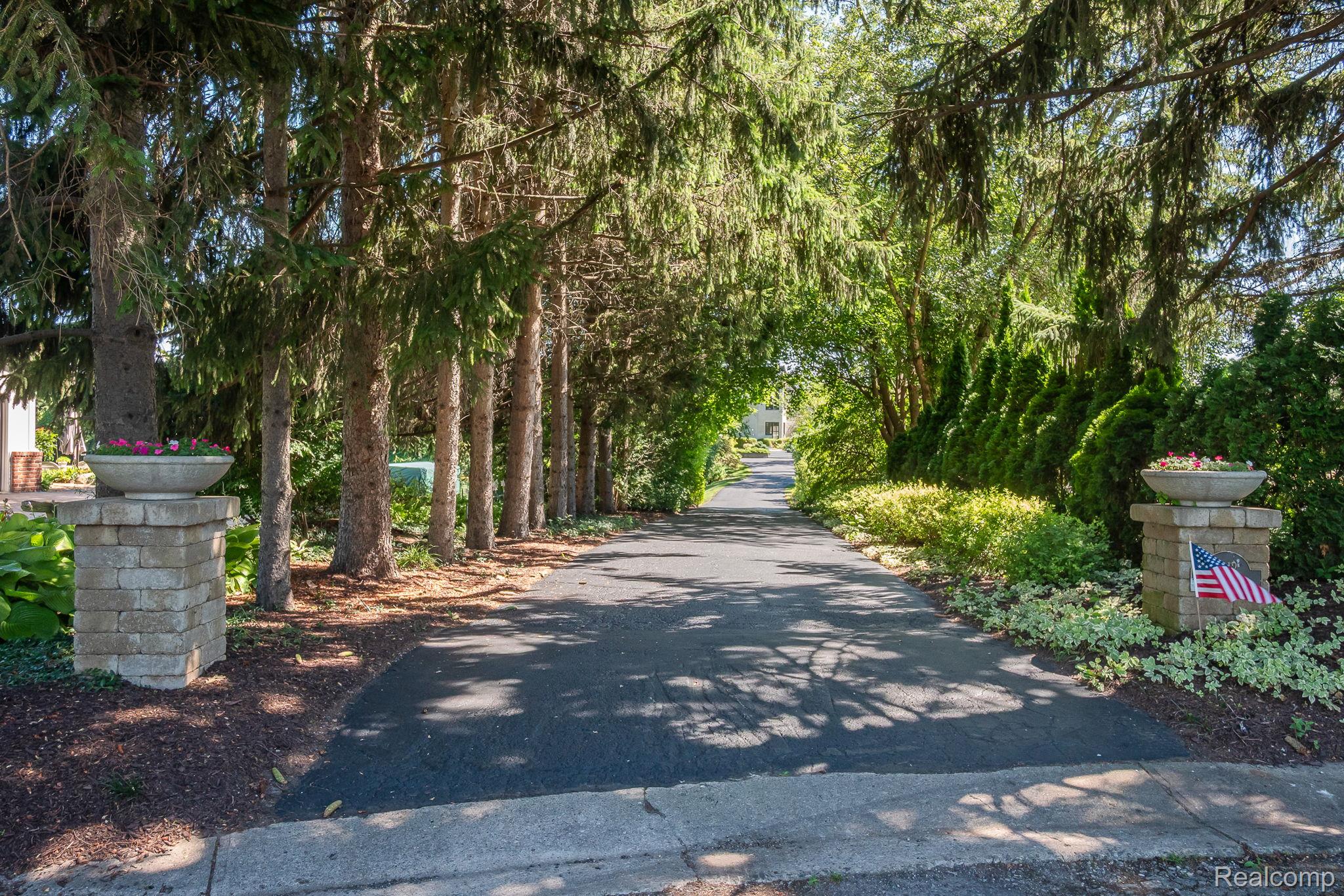 4912 Oakwood Court