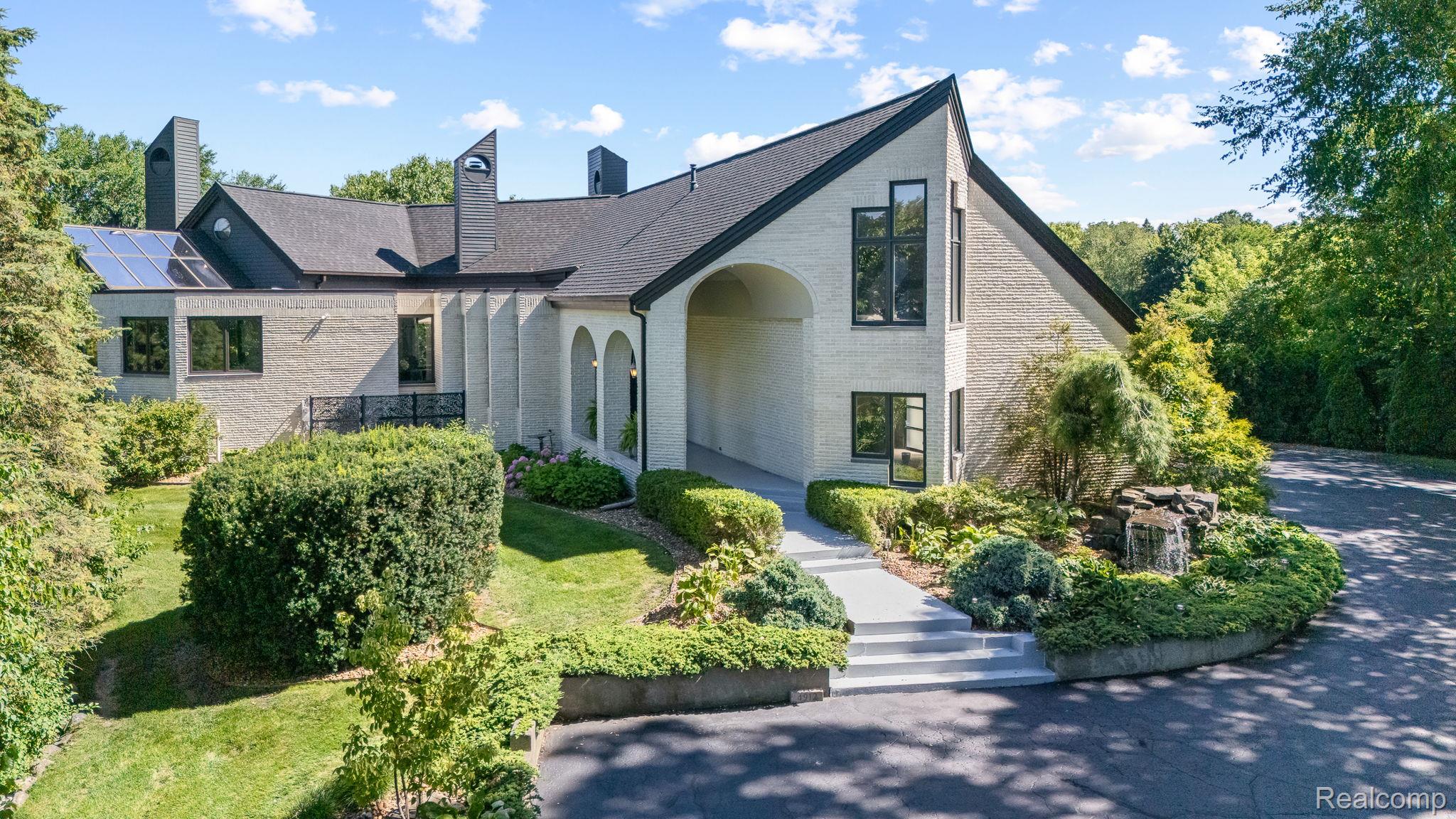 4912 Oakwood Court