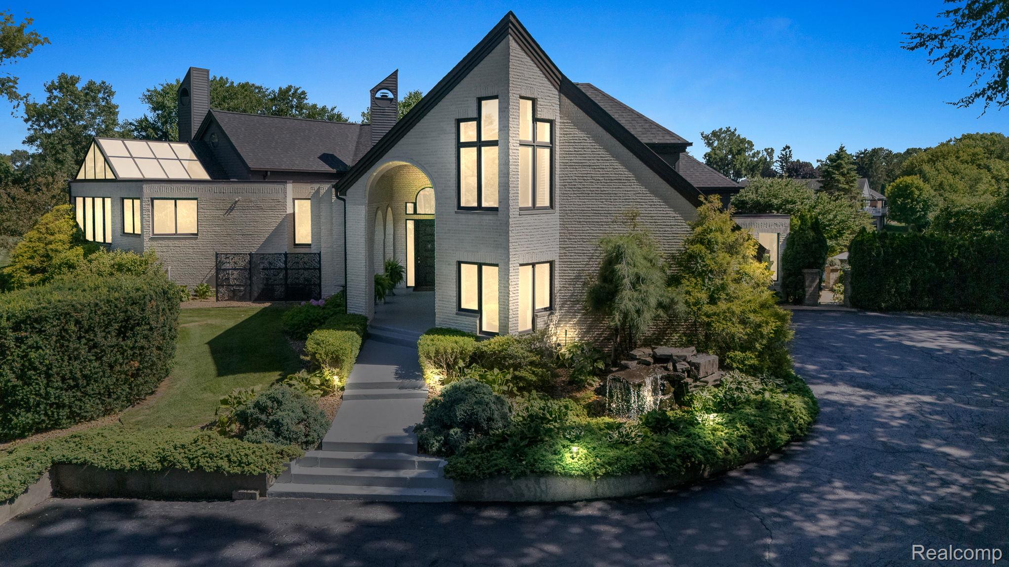 4912 Oakwood Court