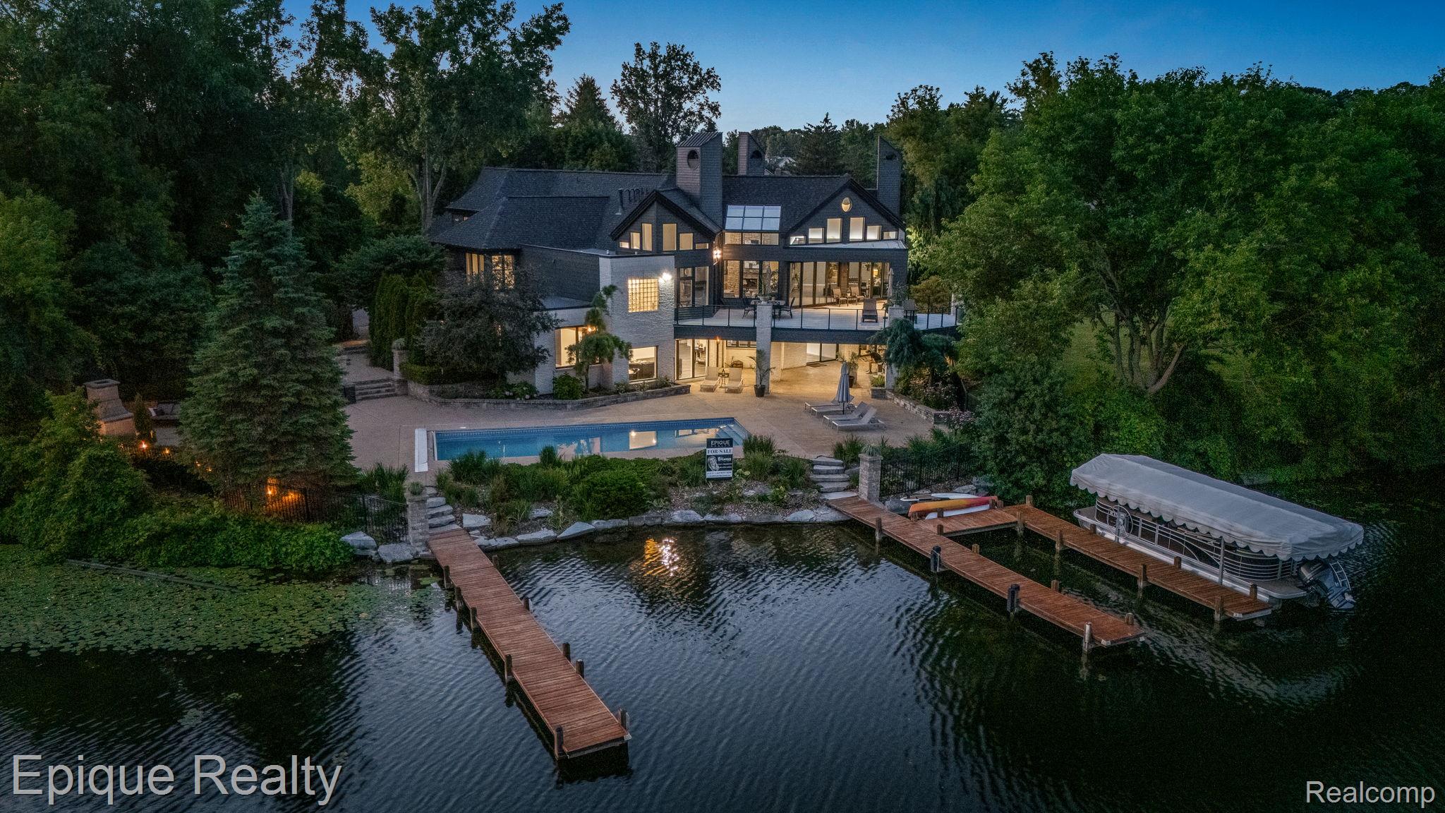 4912 Oakwood Court