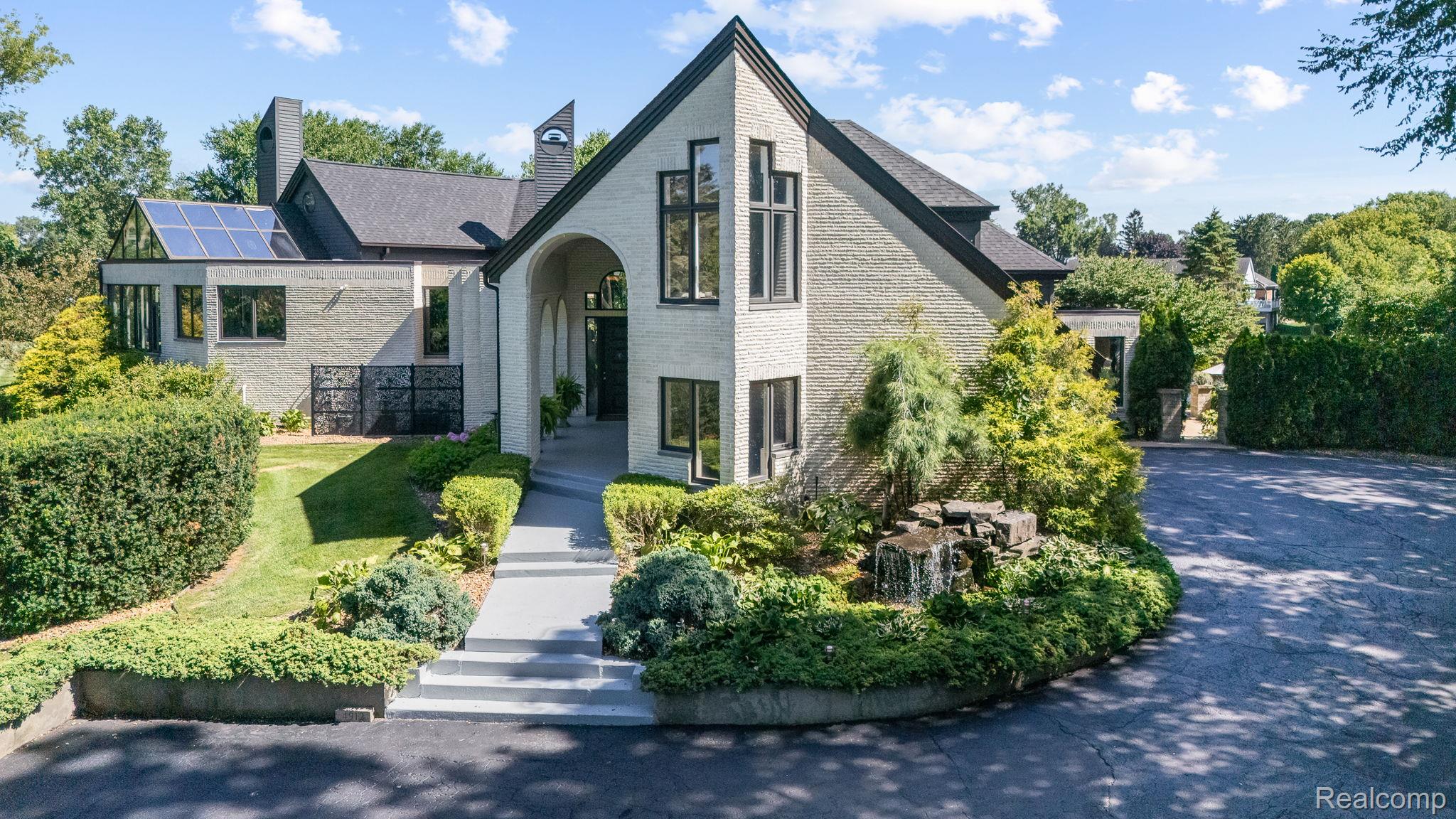 4912 Oakwood Court